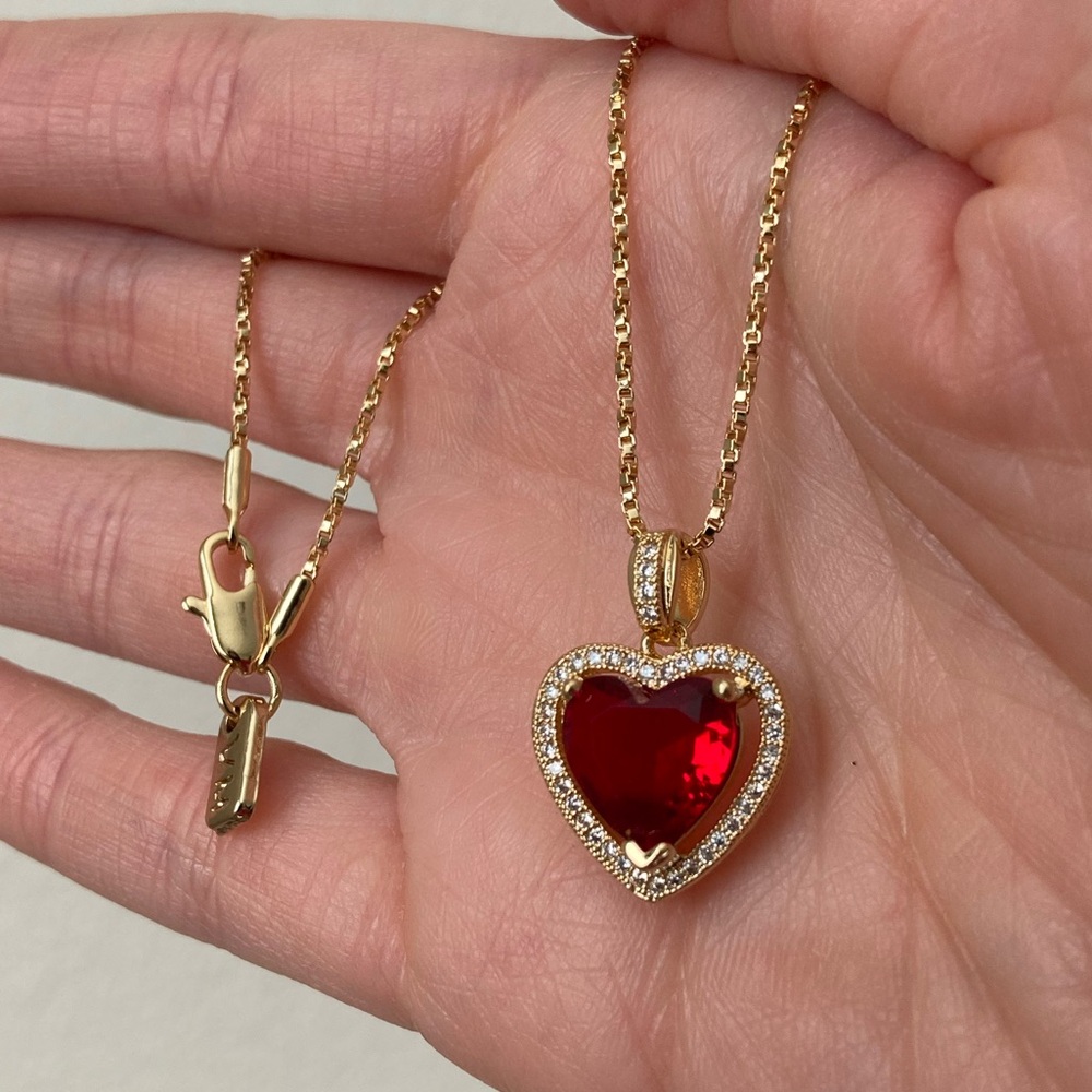 New Vanessa Mooney THE MINI HEART NECKLACE - RUBY - Picture 7 of 9